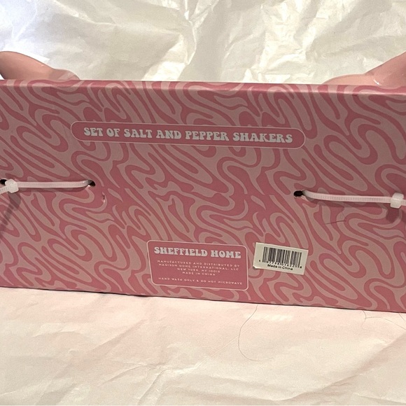 Ceramic Salt and Pepper Shaker Set Roller Skates with Wings - Picture 5 of 5